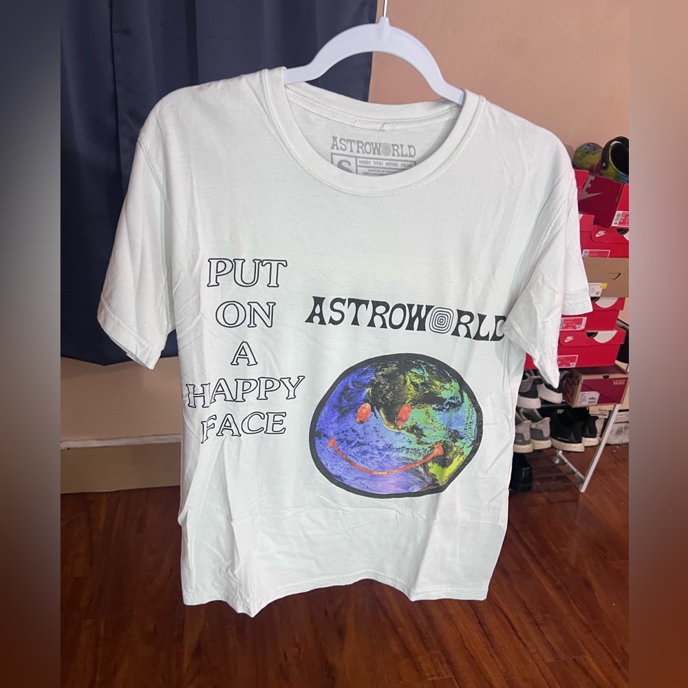 Astro world Travis Scott concert tee size small